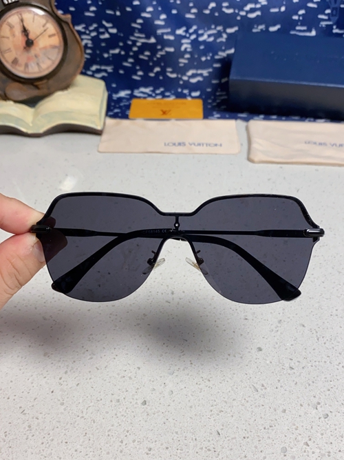 ルイヴィトンサングラス側面デザイン